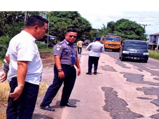DPRD Kalteng Ajak Masyrakat Awasi Pengerjaan Peningkatan Jalan Agar Sesuai Spesifikasi