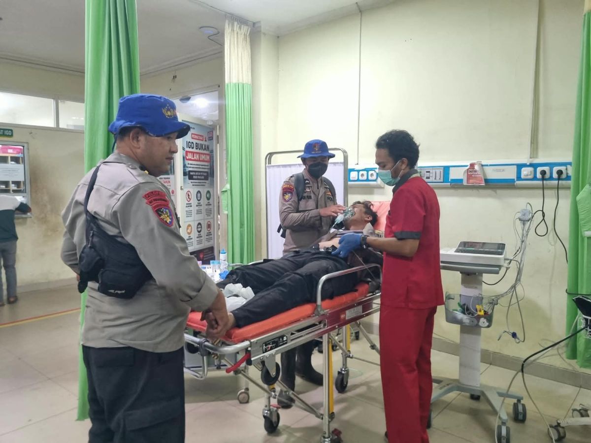 Header Padamkan Karhutla , Anggota Ditpolairud Polda Kalteng Mengalami Gangguan Kesehatan