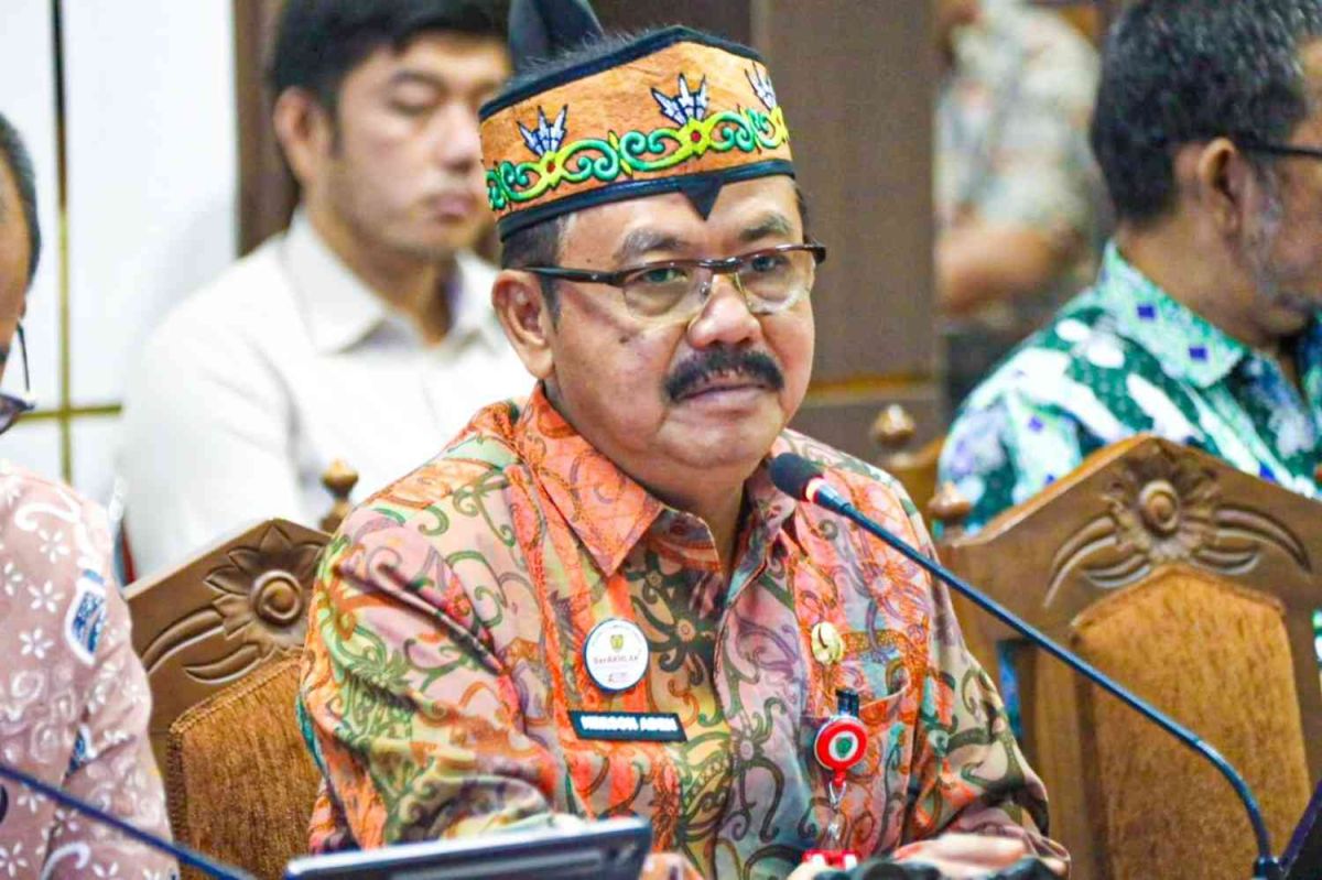 Header DPRD Kalteng dan Pemprov Bahas Raperda Hak Keuangan, Dorong Sinkronisasi dengan Pergub