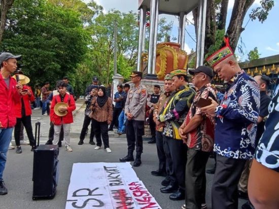 Mahasiswa Gelar Aksi di Depan Kantor Gubernur Kalteng, Serukan Keadilan untuk Petani