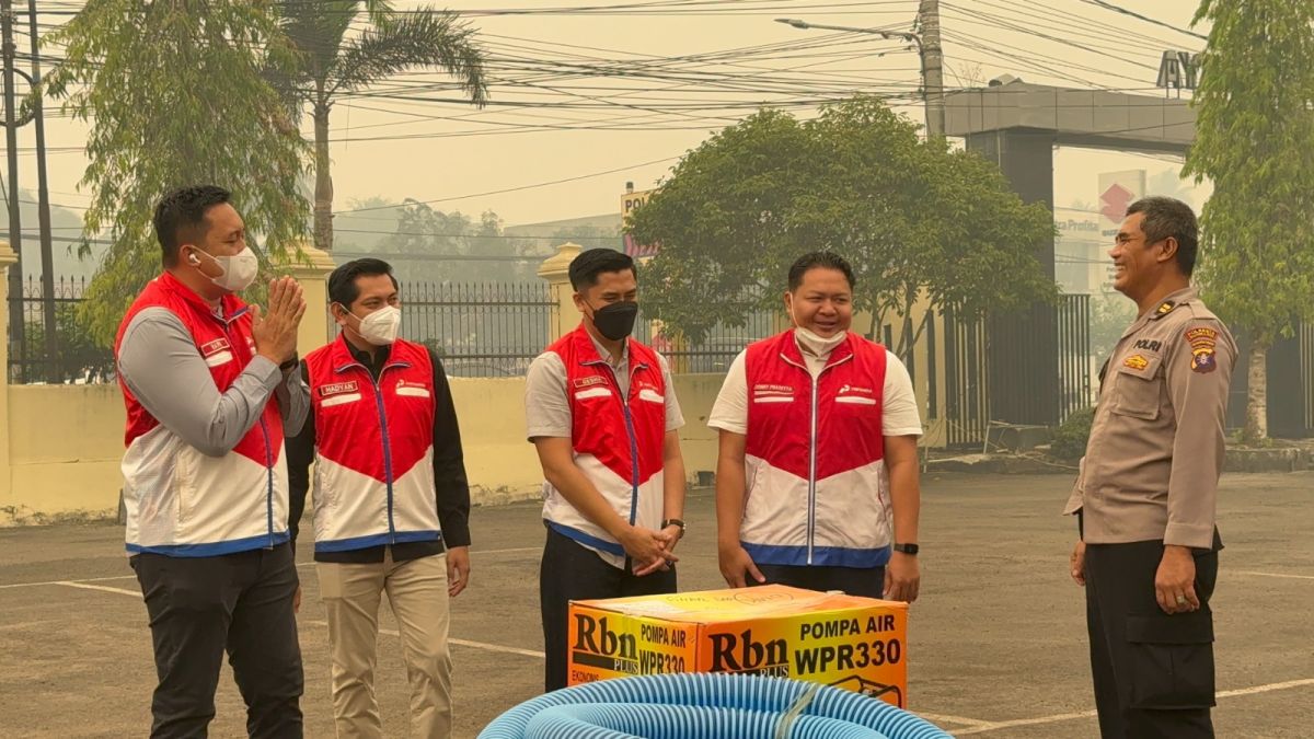 Header Pertamina Bantu Pompa Pemadam Kebakaran Dukung Penanganan Karhutla di Palangka Raya