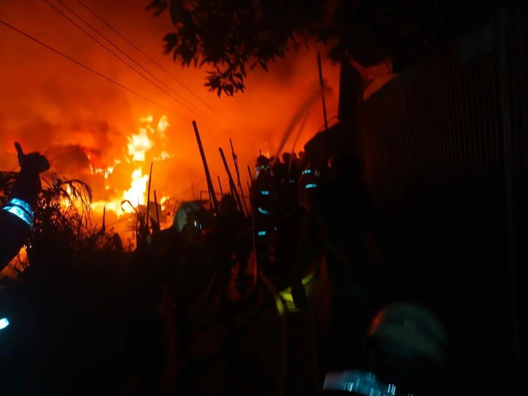 Header Kawasan Padat Penduduk di Kota Palangka Raya Terbakar