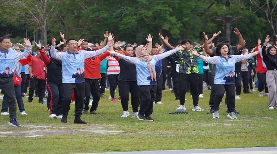 Header Tingkatkan Silaturahmi Antara PNS dan Pegawai Kontrak, Pemprov Kalteng Gelar Senam Pagi Bersama