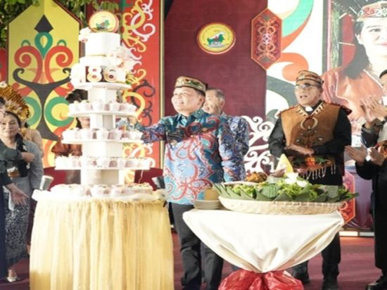 Hadiri Puncak Perayaan HUT Ke-186 Gereja Kalimantan Evangelis, Gubernur Agustiar Sabran Ajak Rawat Keharmonisan, Ketentraman dan Kedamaian