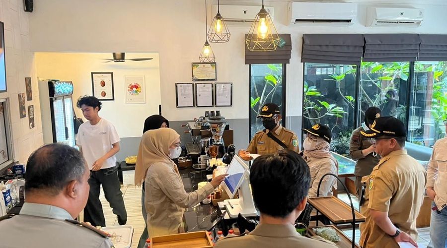 Header Bapenda Palangka Raya Periksa Belasan Usaha