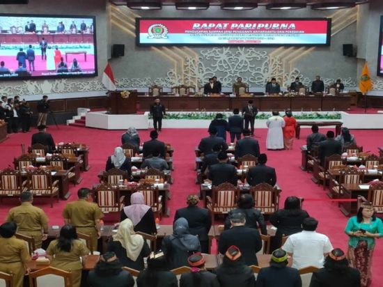 Freddy Ering dan Nyelong Inga Simon Resmi Dilantik Menjadi Anggota PAW DPRD Kalteng