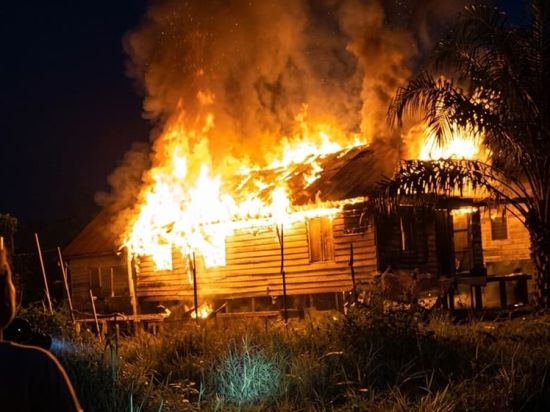 Anak ODGJ Diduga Bakar Rumah Orang Tuanya di Desa Hanjalipan