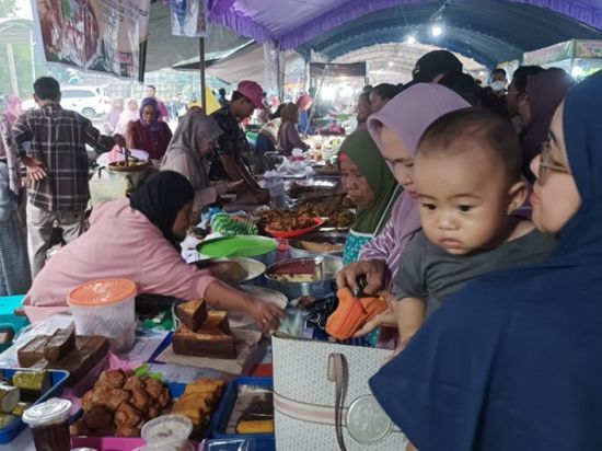 287 Pelaku UMKM Padati Stand Pasar Wadai Ramadhan 1445 H di Palangka Raya