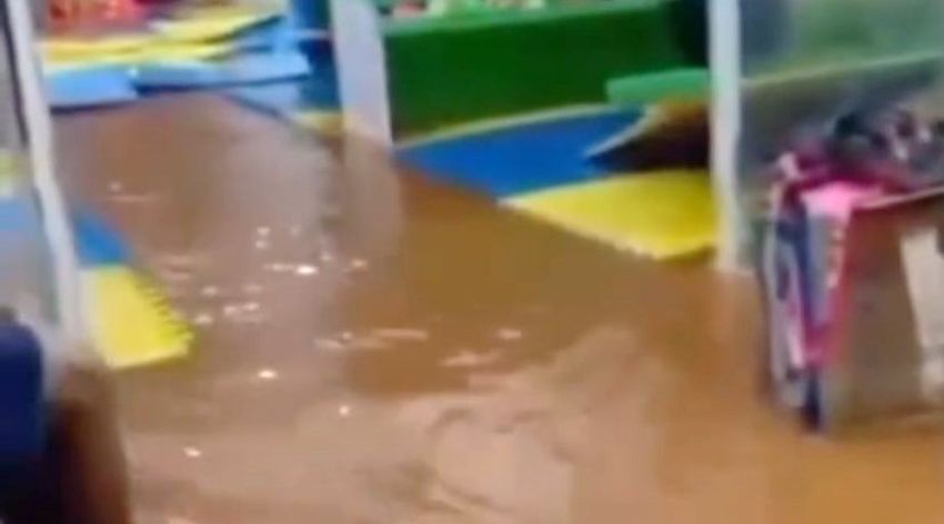 Hujan Deras, Pasar Parenggean Tergenang Air 