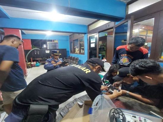 Damkar Lepaskan Cincin Anak 7 Tahun yang Tertanam di Jari