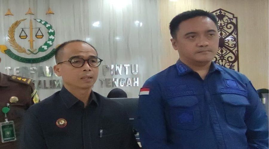 Header Kejati Limpahkan Empat Tersangka Dugaan Kasus Korupsi Zirkon ke Kejari Gumas