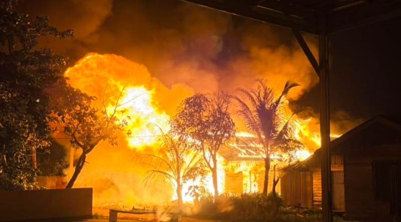 ‎Rumah Warga di Sampit Ludes Terbakar Dini Hari, Warga Dikejutkan Suara Ledakan