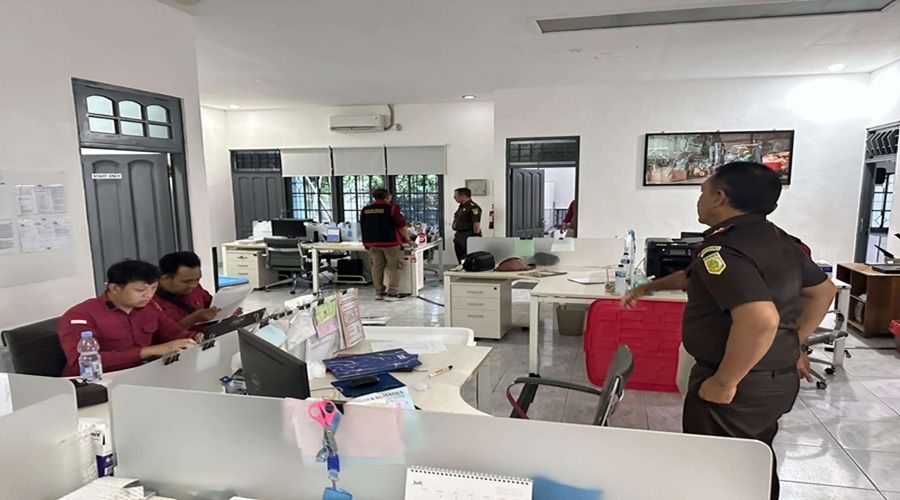 Header Kejati Kalteng Geledah Kantor PT. Investasi Mandiri, Endus Dugaan Korupsi Pertambangan Rp 1,3 Triliun