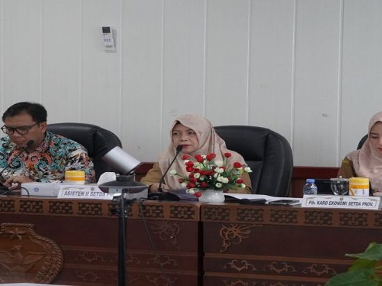 Asisten Ekbang Sri Widanarni Pimpin Rapat Persiapan Pelaksanaan National Halal Fair 2025