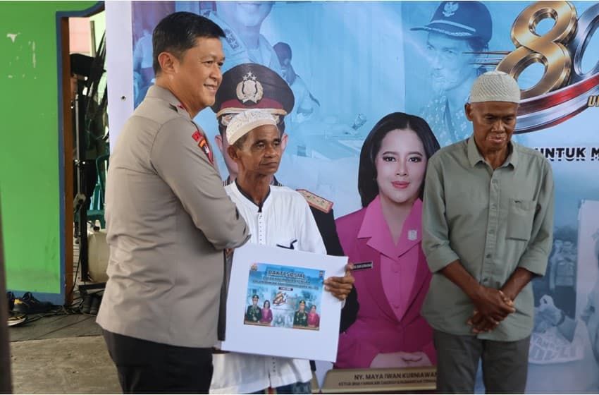 Header Peduli Warga Terdampak Kebakaran, Polda Kalteng Salurkan Bantuan dan Layanan Kesehatan untuk Korban di Jalan Murjani