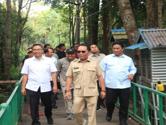 Kepala BAPPERIDA Kalteng Dampingi Gubernur Kunjungi Wisata Edukasi Hutan Kota Nyaru Menteng Berkah