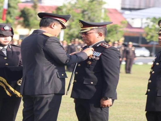 Ratusan Personel Polda Kalteng Terima Tanda Kehormatan Negara