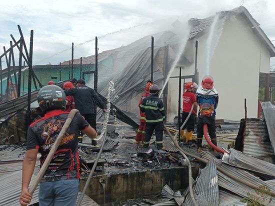 Dapur Warga di Jalan G.S Rubay Palangka Raya , Hangus Terbakar