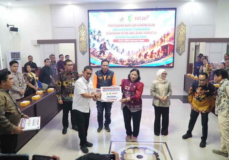 Header OJK dan BI Kalteng Salurkan Bantuan Karhutla, Empat Sumur Bor untuk Dua Wilayah