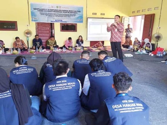 OJK Kalteng Perkuat Edukasi Keuangan bersama BKKBN di Desa Hanjak Maju Kabupaten Pulang Pisau
