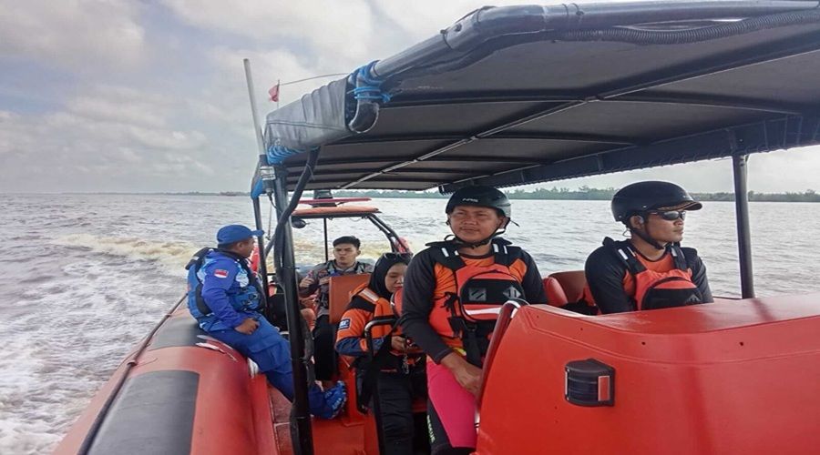 Header Masih Dicari! Penumpang KM Dharma Rucitra VI yang Terjun ke Laut di Sampit