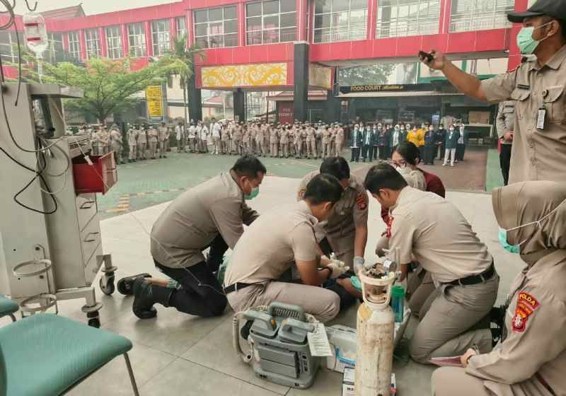 Header Antisipasi Henti Jantung Mendadak, Tim Medis RS Bhayangkara Palangka Raya Gelar Simulasi