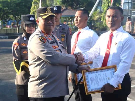 Kapolres Palangka Raya Berikan  Penghargaan Personel Berprestasi