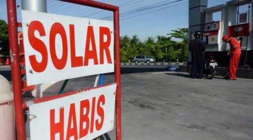 Sopir Keluhkan Antrean Panjang Solar di Sampit