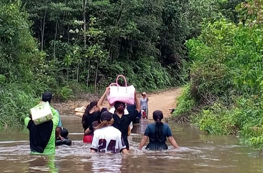 Header Akses Jalan Utama  Warga di Utara Kotim Masih Terendam Banjir 