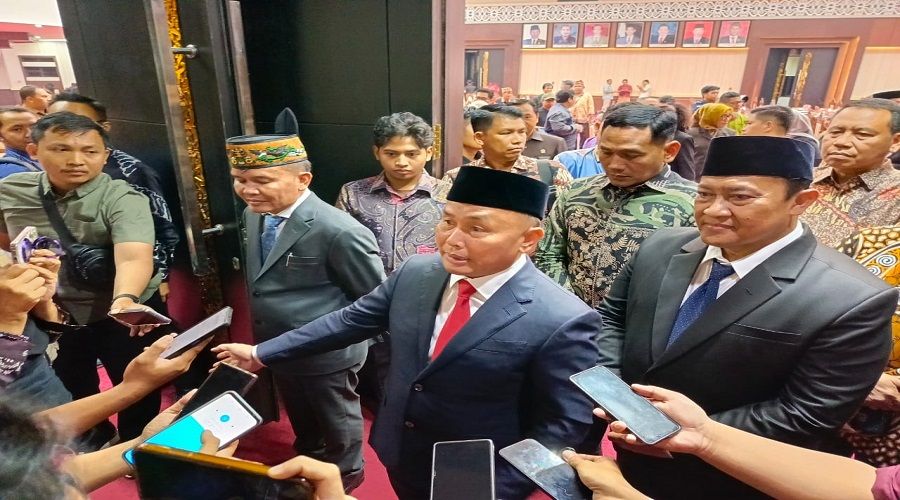 Header Hadiri Rapat Paripurna ke-3, Gubernur Sugianto Sabran Harapkan Calon Gubernur dan Wakil Gubernur Kalteng Terpilih Bisa Optimalkan PAD untuk Infrastruktur