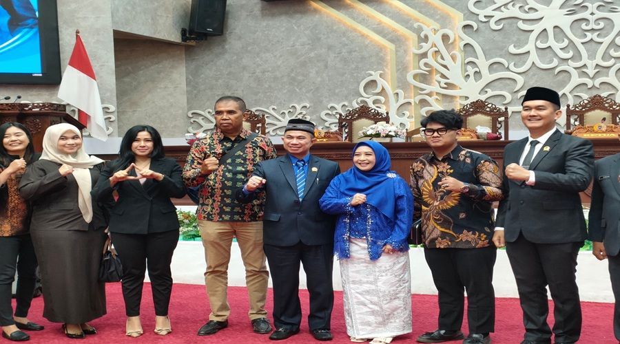 Header Amonius Tuyum Calon PAW Jimmy Carter di DPRD Kalteng