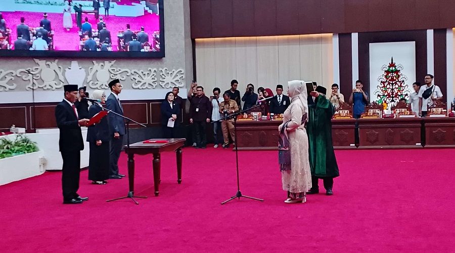 Header Endang Susilawatie Resmi Dilantik Jadi Anggota DPRD Kalteng, Gantikan Agus Pramono