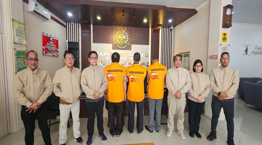 Header OJK Serahkan Tersangka Tindak Pidana Pasar Modal SWAT