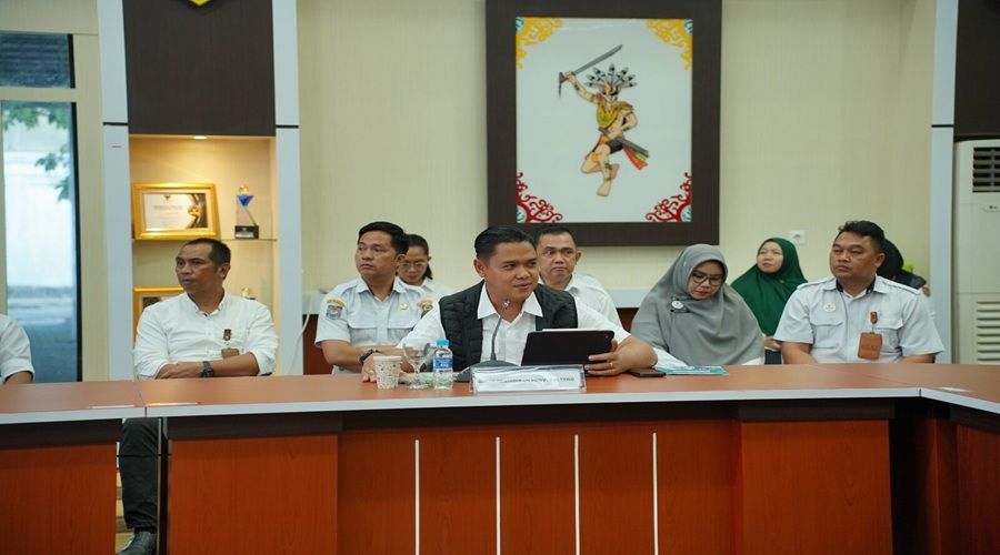 Header Plt. Kadisdik Kalteng Paparkan Transformasi Keterbukaan Informasi Pendidikan Melalui Platform PENA Kalteng