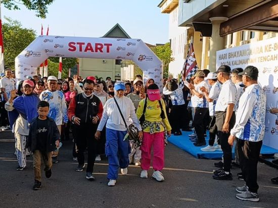 Ribuan Warga Ramaikan Jalan Sehat dan Fun Bike HUT Bhayangkara ke-80
