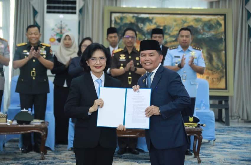 Header Linae Victoria Aden Resmi Jabat Sekda Kalteng, Gubernur Minta Perkuat Kinerja Birokrasi