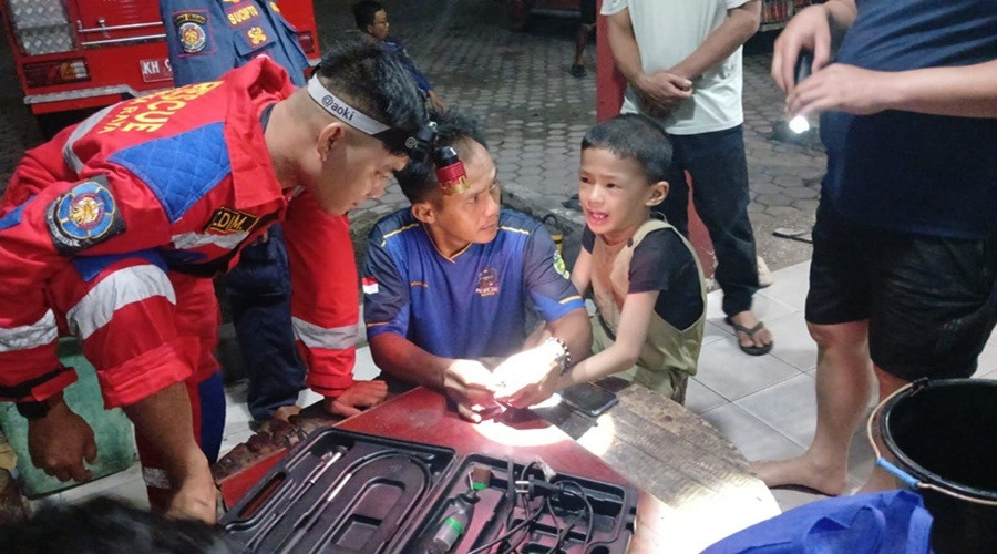 Header Evakuasi Lepaskan Jari Anak SLB Terjepit Pedal Sepeda Listrik Oleh Damkar Palangka Raya Butuh Waktu 1 Jam