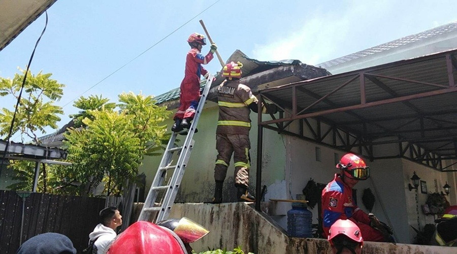 Header Rumah Kosong di Jalan Samudin Aman V Nyaris Terbakar, Korlseting Listrik Diduga Penyebabnya