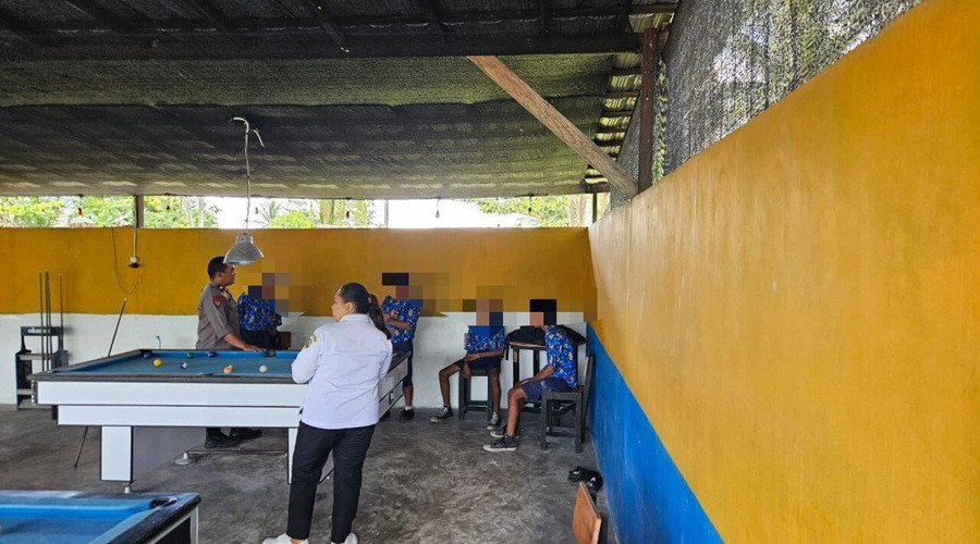 Header Pelajar SMP di Palangka Raya Pilih Bolos Sekolah Demo Bermain Billiard