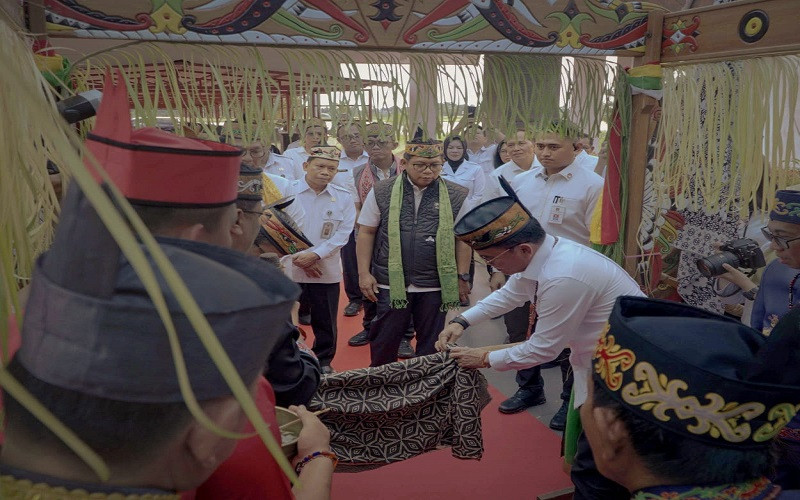 Header Gubernur Kalteng Agustiar Sabran Sambut Kedatangan Menkum RI Andi Agtas ke Kalteng